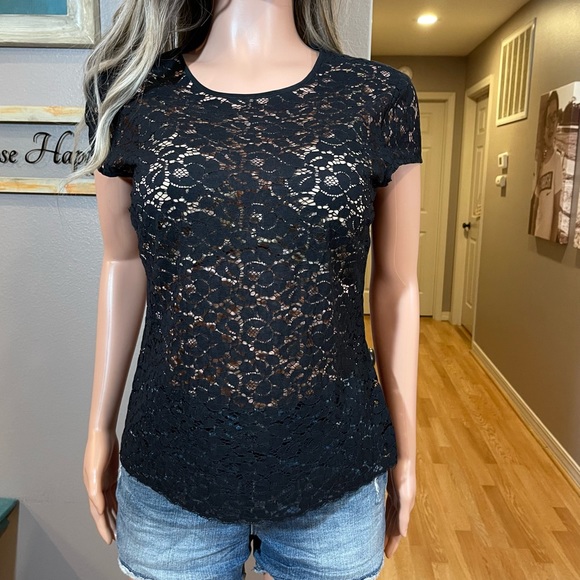 Black lace cap sleeve top - Picture 2 of 8